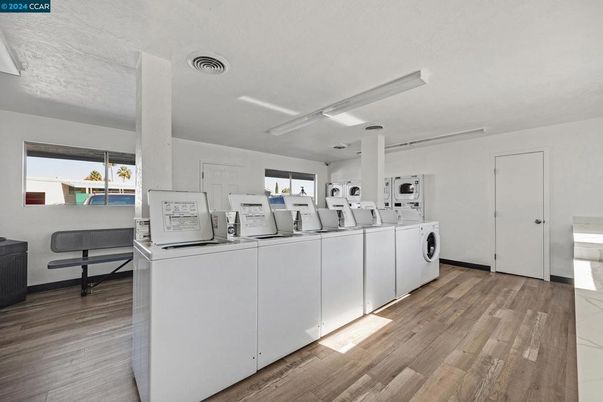 Interior, Washer, Wood Texture Flooring