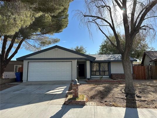 Attached, Exterior, Facade, Ranch