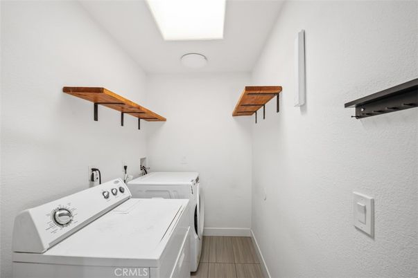 Interior, Washer, Wood Texture Flooring