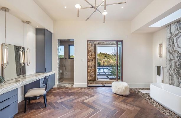 Bathroom, Free Standing Baths, Interior, Pendant Lights, Recessed Lighting, Wood Texture Flooring
