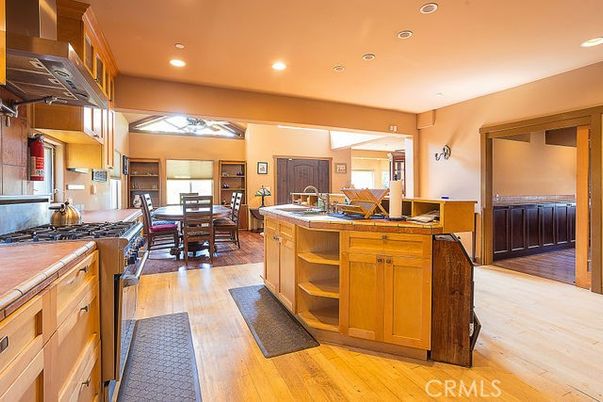 Dining room, Interior, Kitchen, Recessed Lighting, Wood Texture Flooring