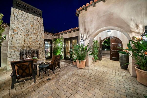 Exterior, Fireplace