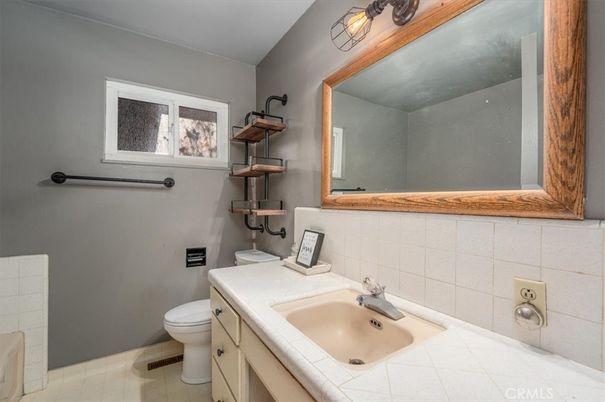 Bathroom, Interior, Tile Countertops
