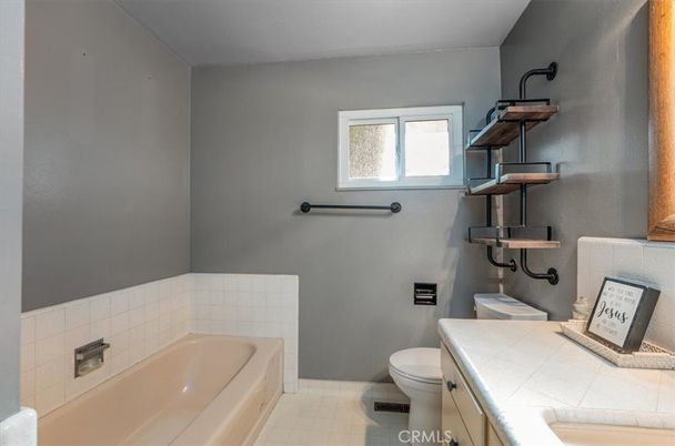 Bathroom, Interior, Tile Countertops