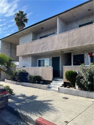 Exterior, Facade, Modern