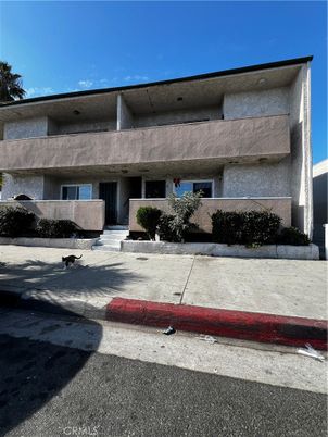 Exterior, Facade, Modern