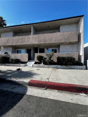 Exterior, Facade, Modern