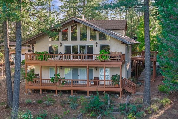Exterior, Facade, Log Home