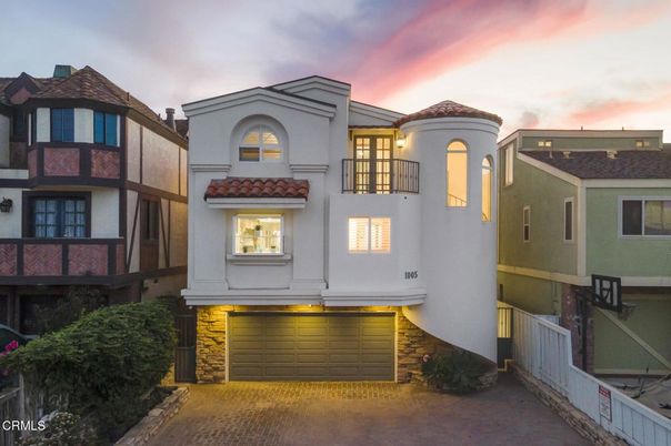 Attached, Exterior, Facade, Mediterranean