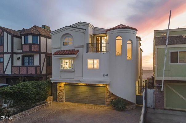 Attached, Exterior, Facade, Spanish Mediterranean
