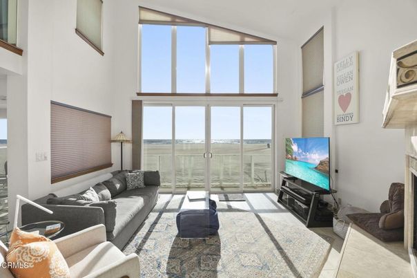 Interior, Living room, Water