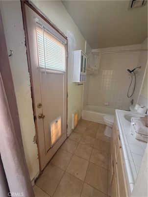 Bathroom, Interior, Tile Countertops
