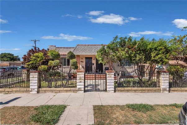 Backyard, Exterior, Facade, Brick Facade, French Provincial