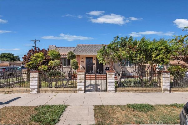 Backyard, Exterior, Facade, Brick Facade, French Provincial