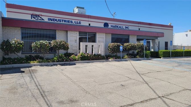Exterior, Facade, None