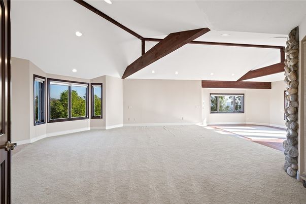 Empty room, Interior, Recessed Lighting, Wooden Beams