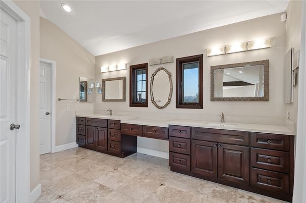 Bathroom, Dual Sink Vanities, Interior, Recessed Lighting