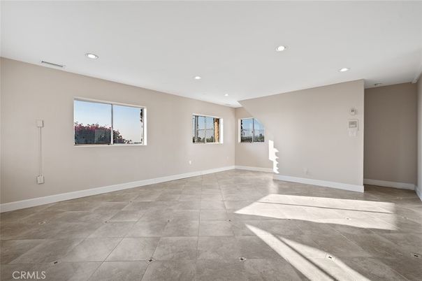 Empty room, Interior, Recessed Lighting