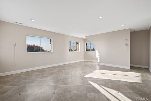 Empty room, Interior, Recessed Lighting