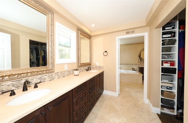 Bathroom, Dual Sink Vanities, Interior, Recessed Lighting