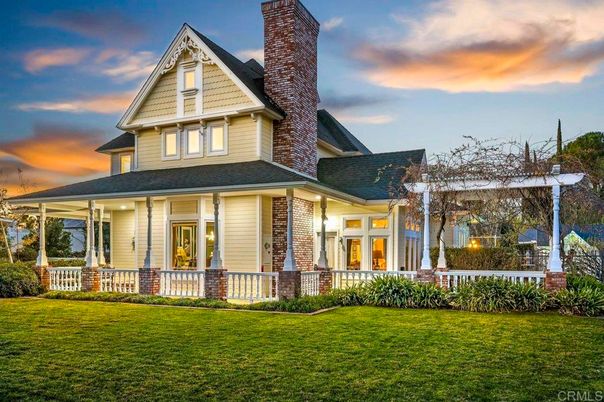 Exterior, Facade, Brick Facade, Queen Anne Victorian