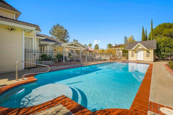 Exterior, Pool