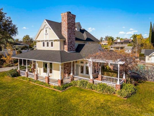 Backyard, Exterior, Facade, Queen Anne Victorian