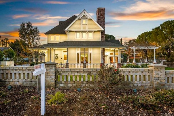 Exterior, Facade, Queen Anne Victorian