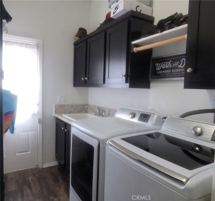 Interior, Washer, Wood Texture Flooring