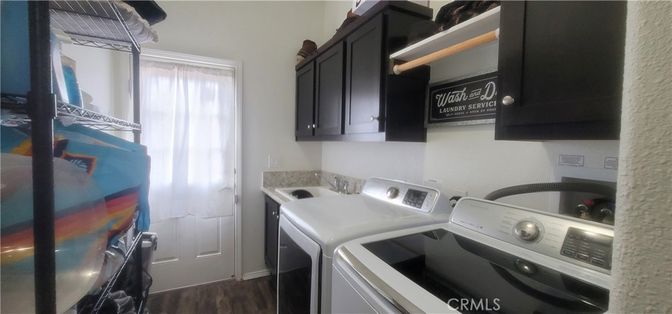 Interior, Washer, Wood Texture Flooring