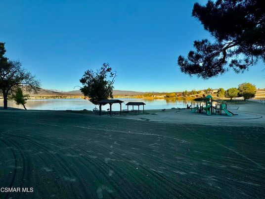 Exterior, Lake