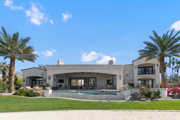 Backyard, Exterior, Facade, Pool, Modern