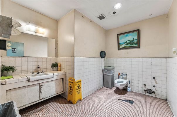 Bathroom, Interior, Recessed Lighting