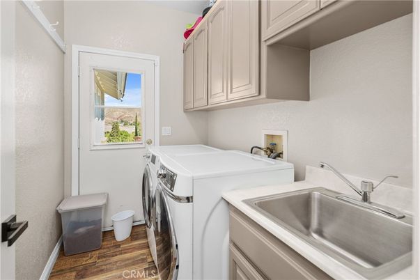 Interior, Washer, Wood Texture Flooring