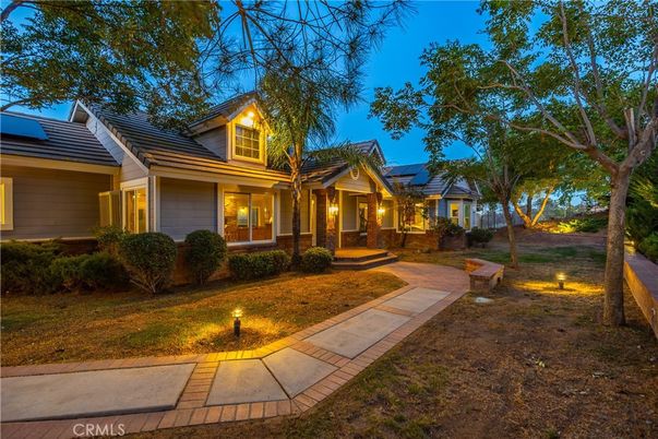 Backyard, Exterior, Facade, Solar Panels, Ranch