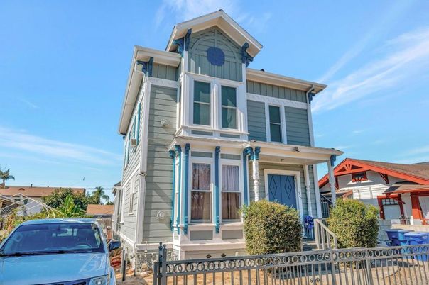 Exterior, Facade, Queen Anne Victorian