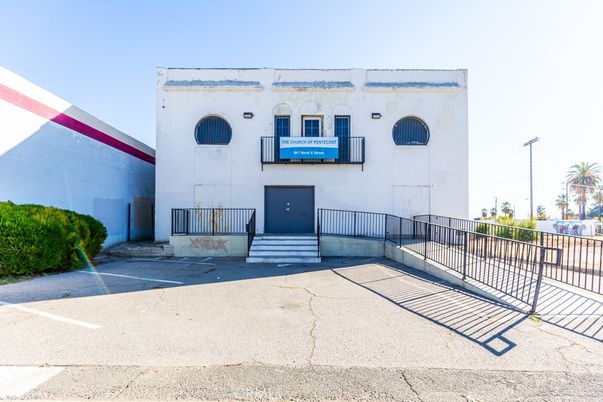 Exterior, Facade, None