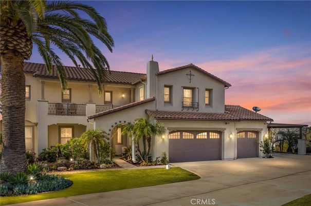 Attached, Exterior, Facade, Mediterranean