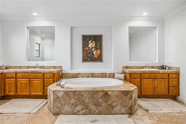 Bathroom, Dual Sink Vanities, Interior, Recessed Lighting