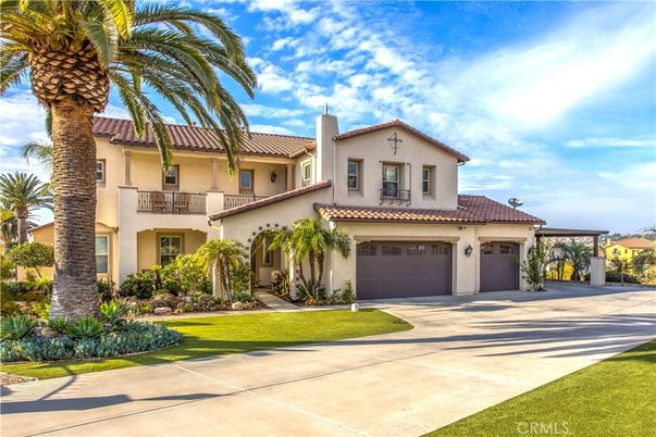 Attached, Exterior, Facade, Mediterranean