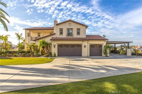 Attached, Exterior, Facade, Mediterranean