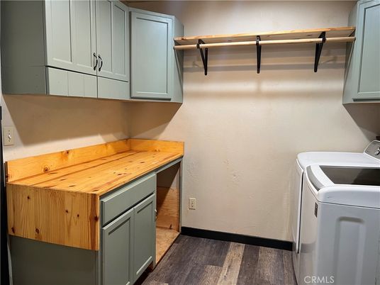 Interior, Washer, Wood Texture Flooring