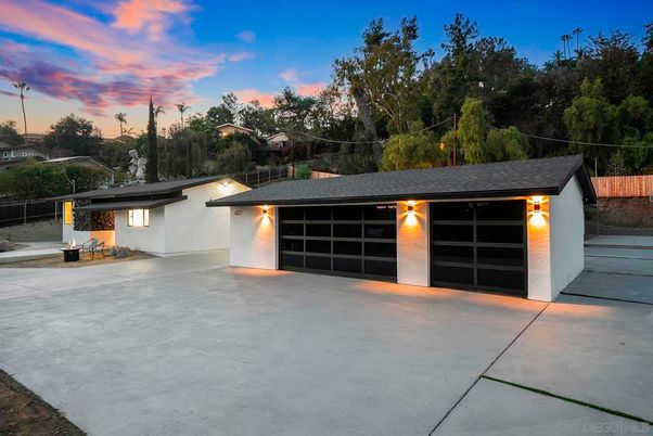 Detached Garage, Exterior