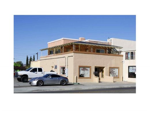 Exterior, Facade, Modern