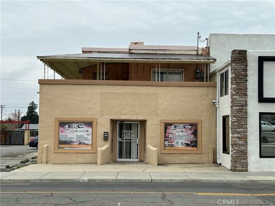 Exterior, Facade, Modern