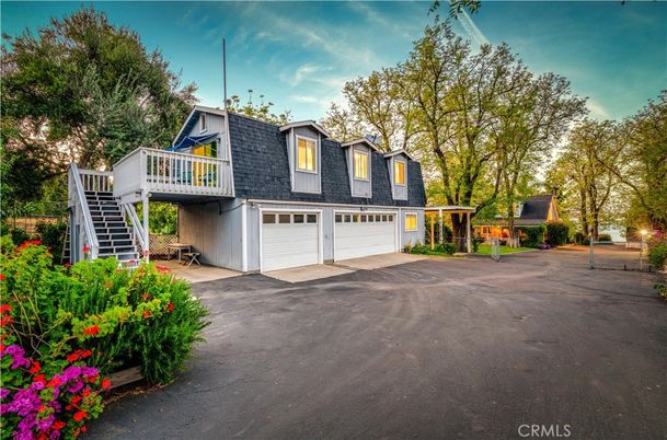 Attached, Exterior, Facade, Cape Cod