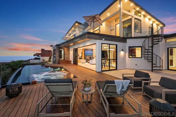 Exterior, Hot Tub, Water