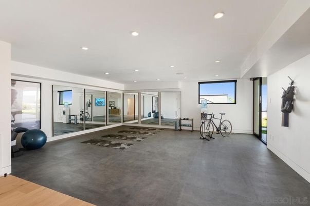 Fitness Equipment, Interior, Recessed Lighting, Wood Texture Flooring