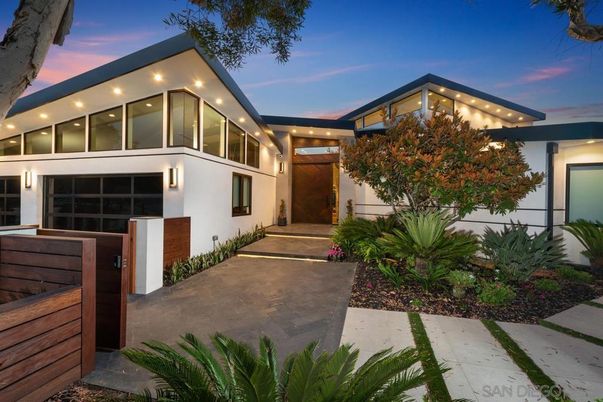 Attached, Exterior, Facade, Modern