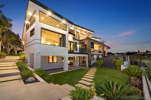 Backyard, Exterior, Facade, Modern